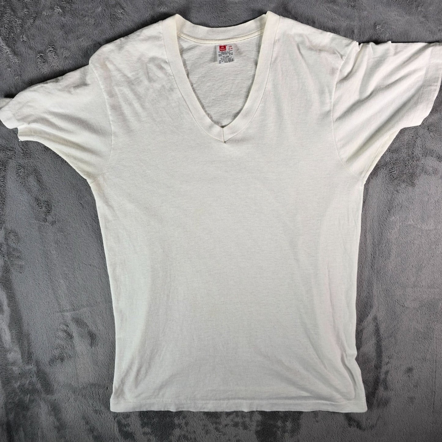 Vintage 1990s Hanes Blank White Single Stitch V-Neck Cotton T-Shirt (M)