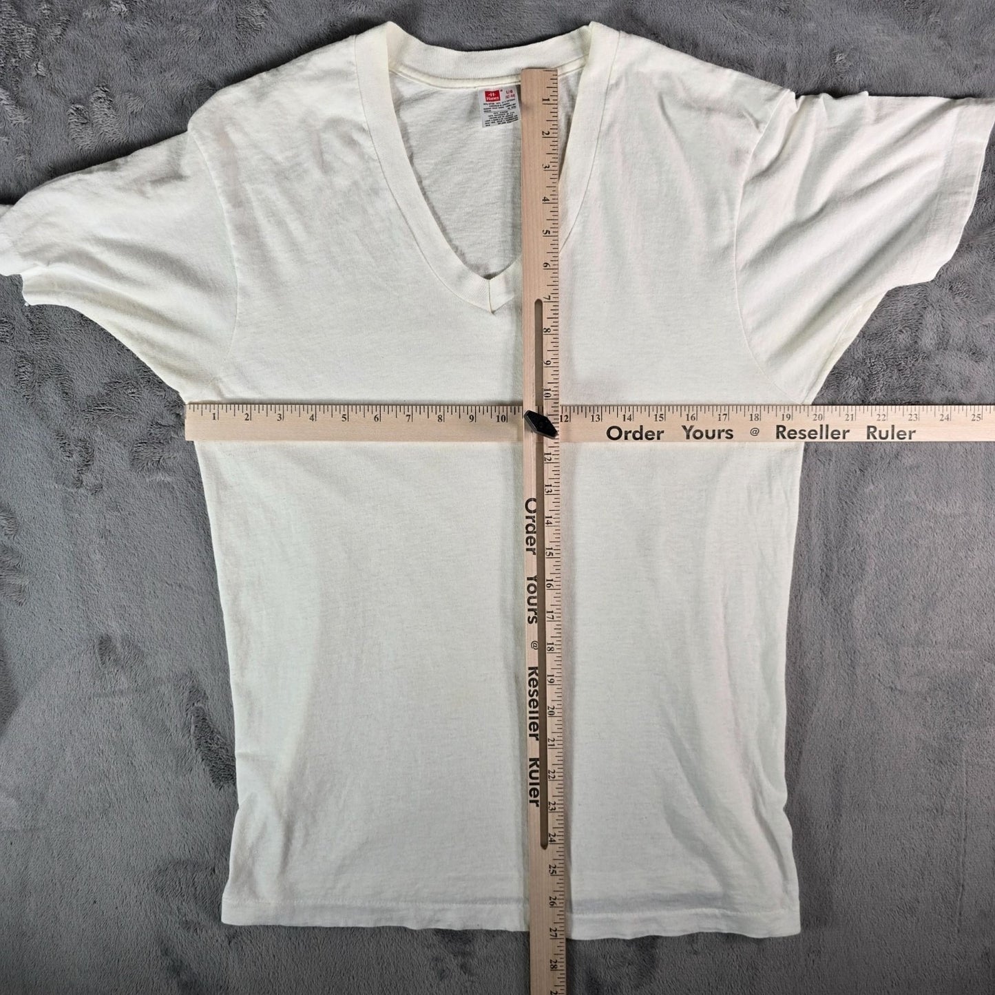 Vintage 1990s Hanes Blank White Single Stitch V-Neck Cotton T-Shirt (M)