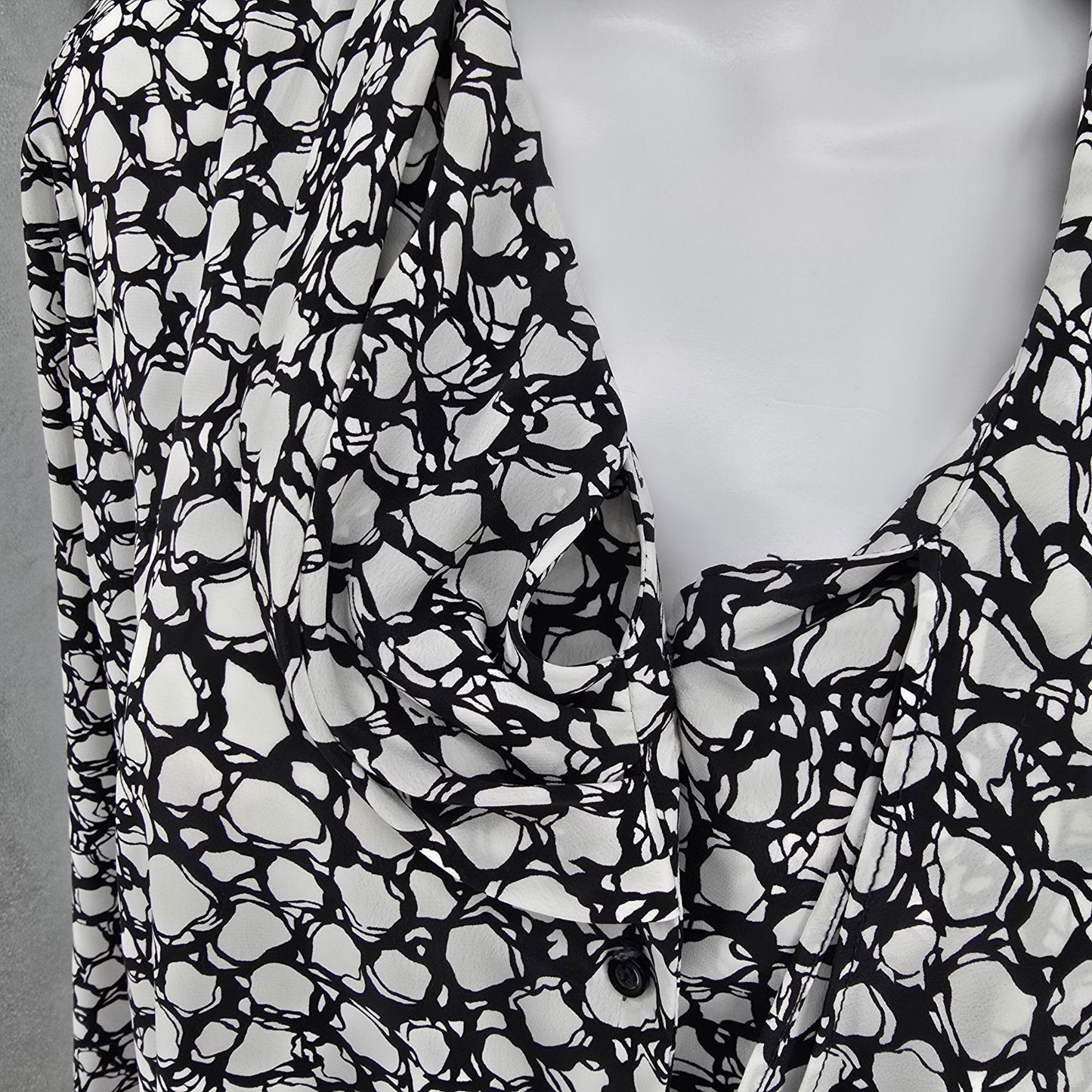 Vintage 1980s Lauren Lee Black/White Abstract Print Neck Tie Blouse (Size 14/L)