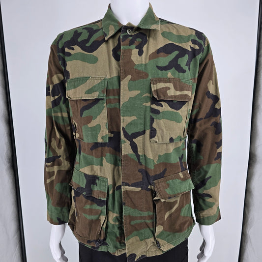 Vintage 1989 U.S. Army Woodland BDU Camouflage Cotton/Nylon Combat Jacket (S)