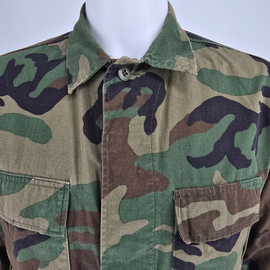 Vintage 1989 U.S. Army Woodland BDU Camouflage Cotton/Nylon Combat Jacket (S)