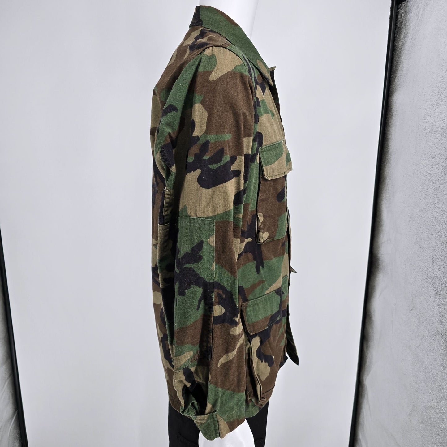 Vintage 1989 U.S. Army Woodland BDU Camouflage Cotton/Nylon Combat Jacket (S)