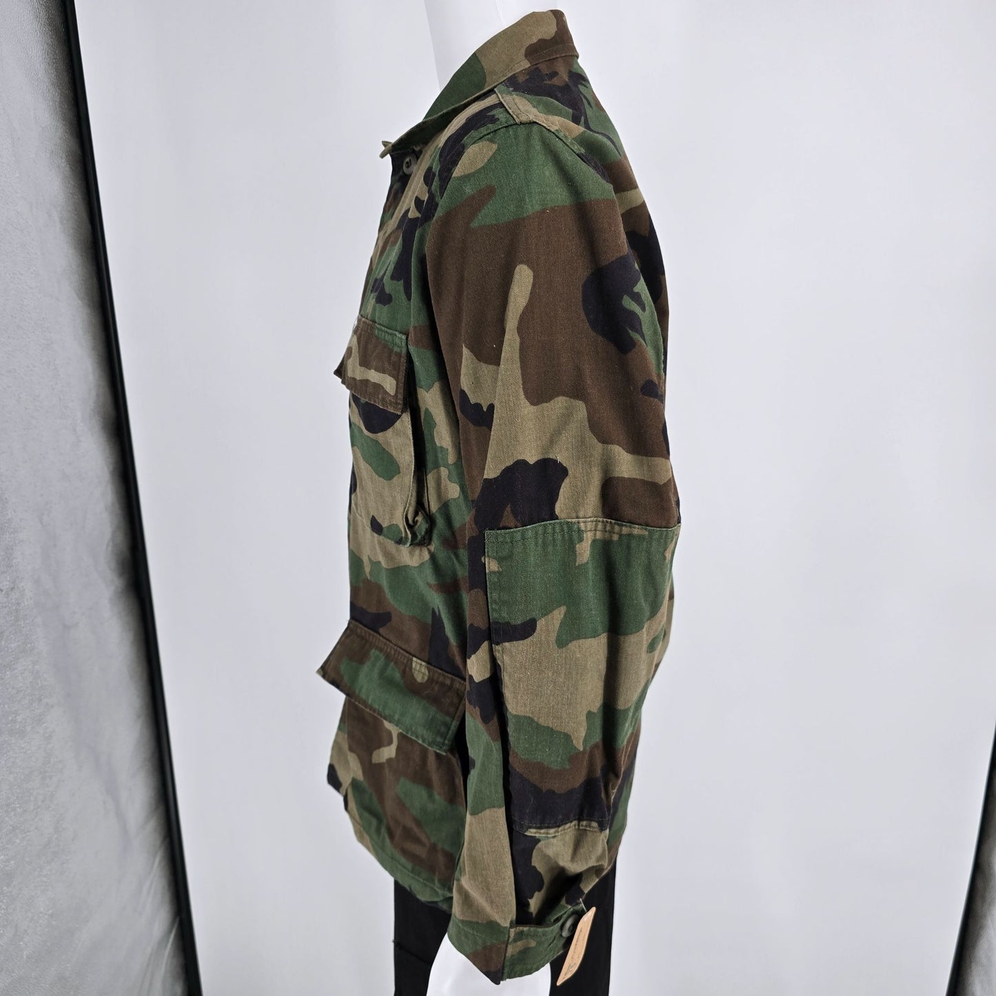 Vintage 1989 U.S. Army Woodland BDU Camouflage Cotton/Nylon Combat Jacket (S)