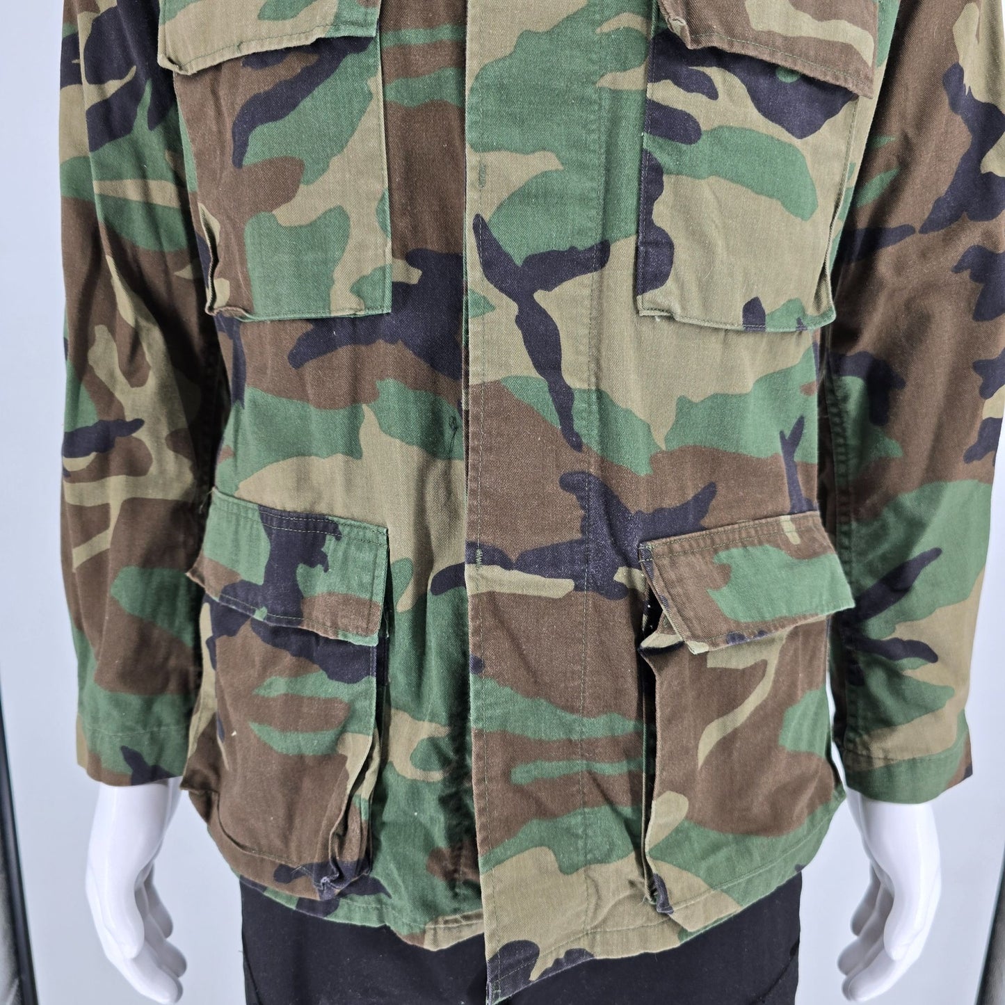 Vintage 1989 U.S. Army Woodland BDU Camouflage Cotton/Nylon Combat Jacket (S)