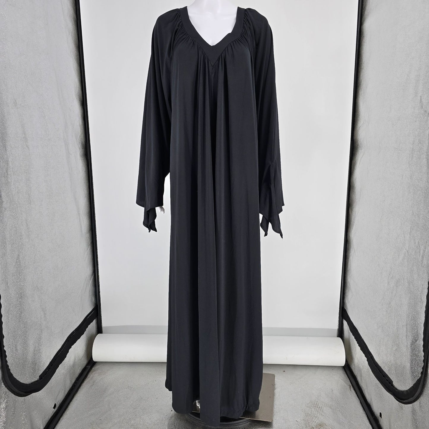 Vintage 1970s Black Caftan V-Neck Wide Sleeve Maxi Lounge/Hostess Dress (XXL)