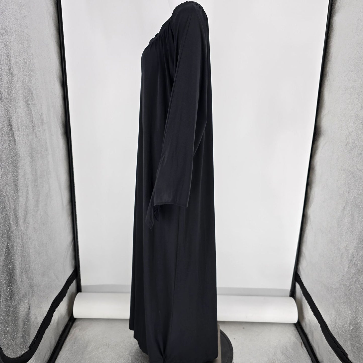 Vintage 1970s Black Caftan V-Neck Wide Sleeve Maxi Lounge/Hostess Dress (XXL)