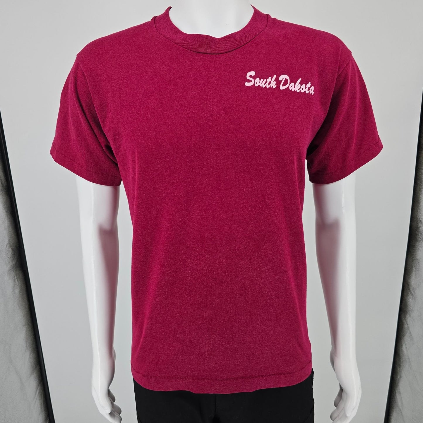 Vintage 1990s Fruit of the Loom Best Burgundy South Dakota Souvenir T-Shirt (L)