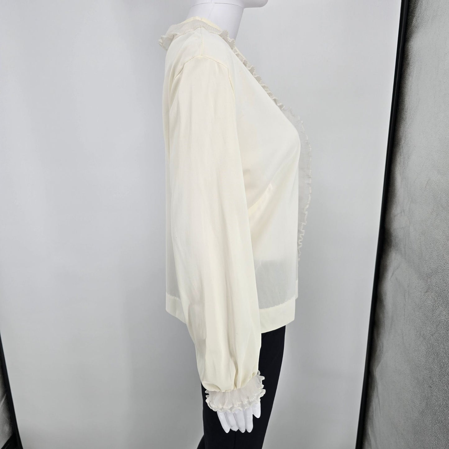 Vintage 1970s Carol Brent for Montgomery Ward Cream Ruffle Blouse (XL/XXL)