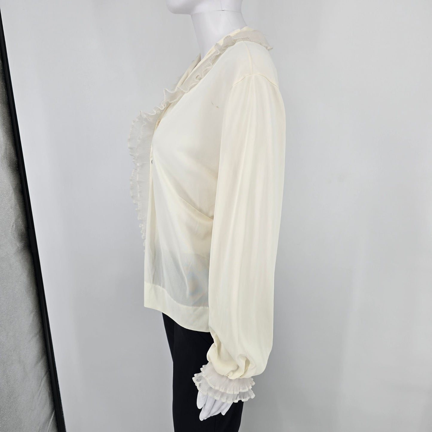 Vintage 1970s Carol Brent for Montgomery Ward Cream Ruffle Blouse (XL/XXL)