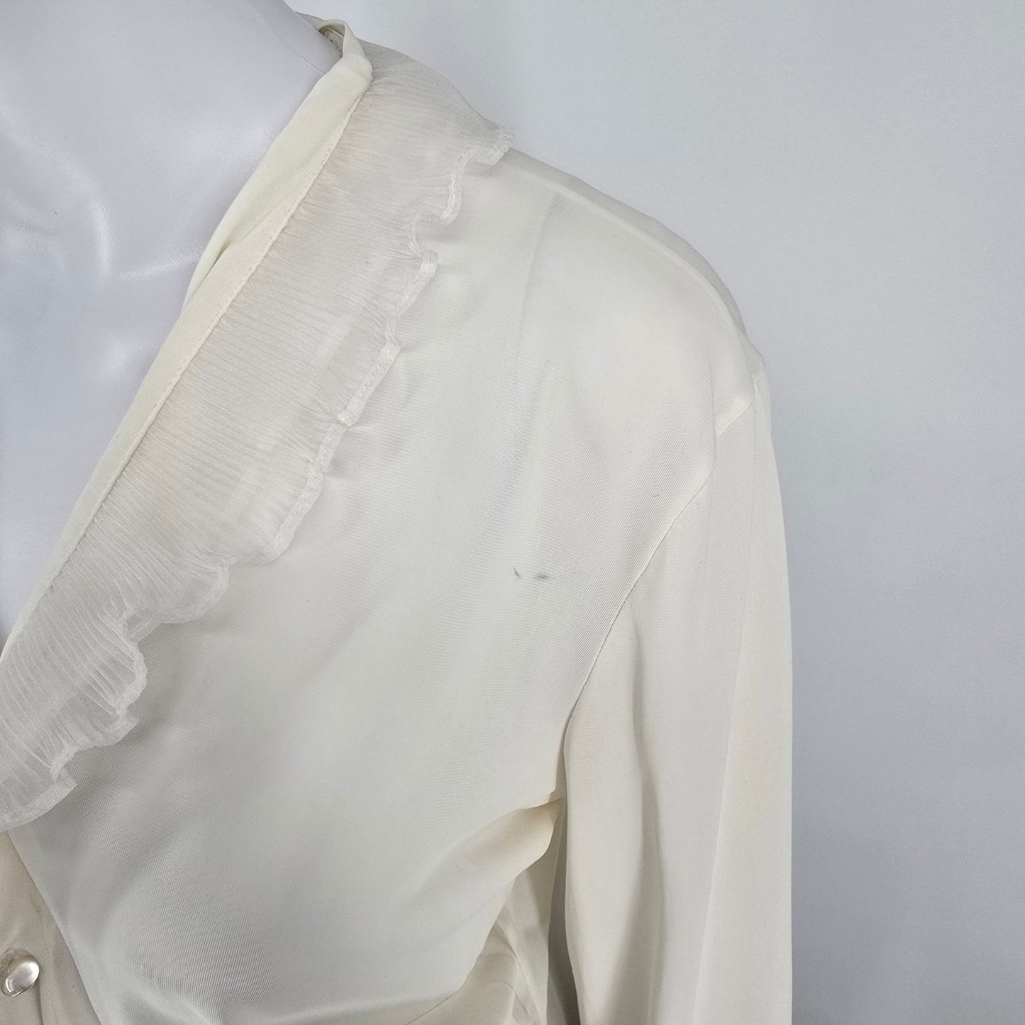 Vintage 1970s Carol Brent for Montgomery Ward Cream Ruffle Blouse (XL/XXL)