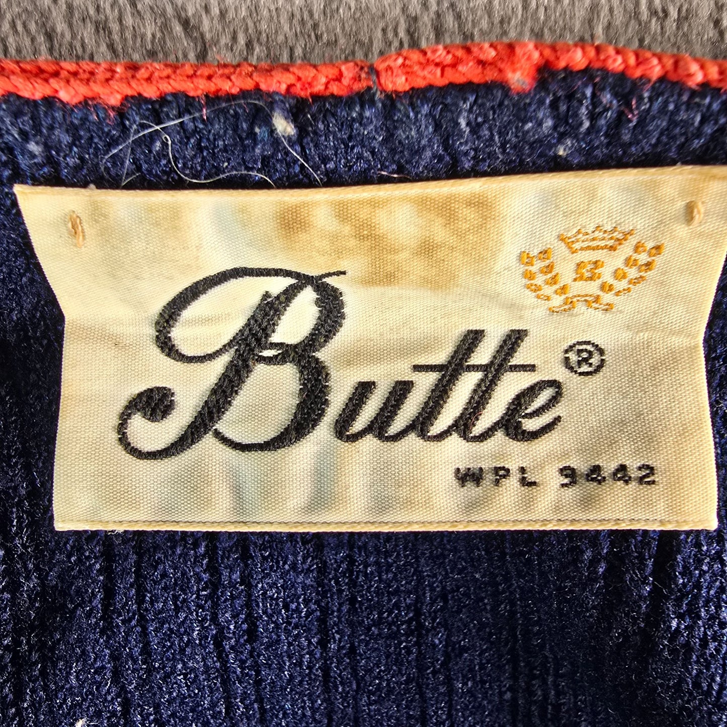 Vintage 1970s Butte Knit Women's Navy/Red Rib-Knit V-Neck Cardigan Sweater (L)