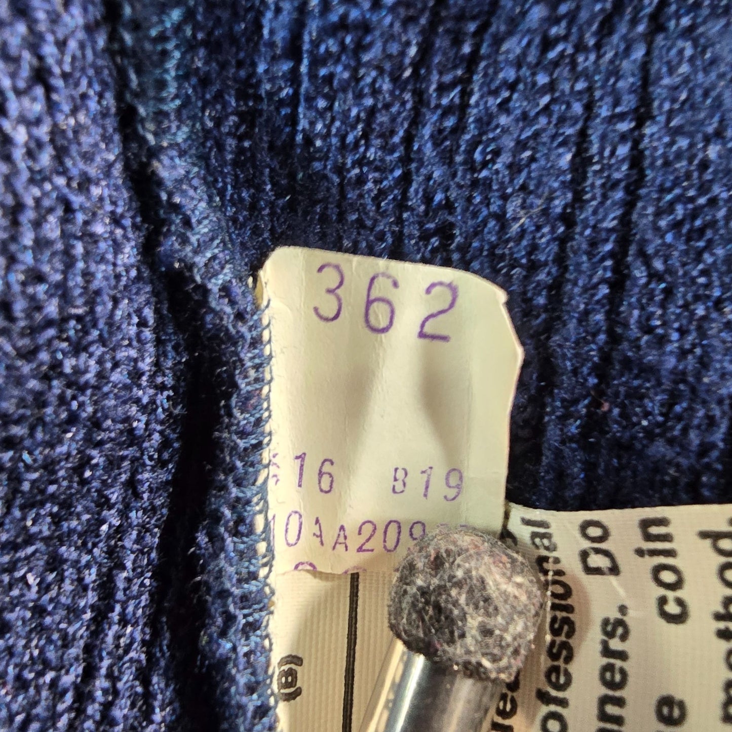 Vintage 1970s Butte Knit Women's Navy/Red Rib-Knit V-Neck Cardigan Sweater (L)