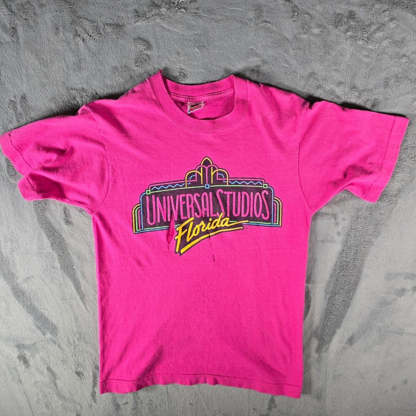 Distressed Vintage 1990s Universal Studios Florida Logo Pink T-Shirt (S)