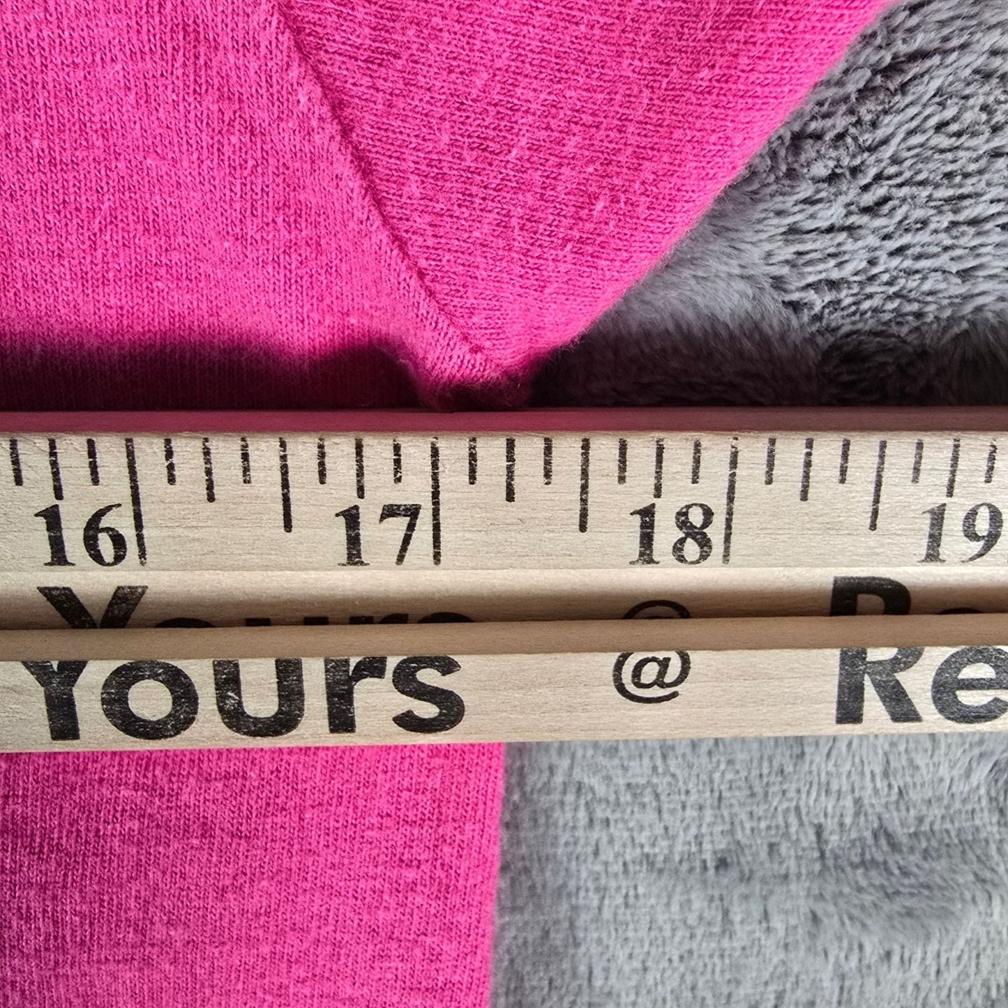 Distressed Vintage 1990s Universal Studios Florida Logo Pink T-Shirt (S)