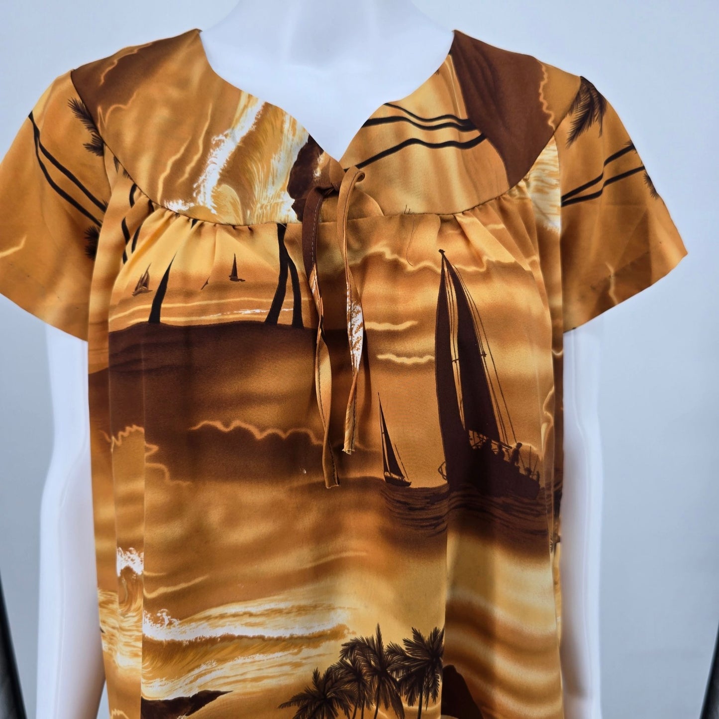 Vintage 1970s Made in Hawaii Tropical Sunset Print Polyester Muumuu Dress (XS)